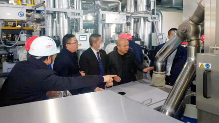 Oerlikon Barmag Huitong Engineering nimmt seine erste PBS Anlage in Betrieb