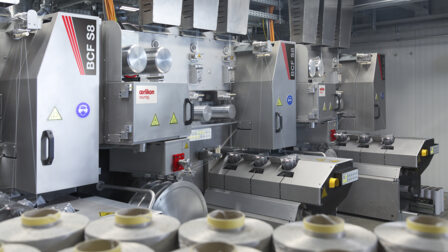 BCF S8 Tricolor trägt Trend nach Mehrfarbigkeit Rechnung