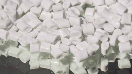 Oerlikon Barmag Huitong Engineering liefert Polykondensationsanlage an namhaften chinesi-schen Filamentgarnhersteller