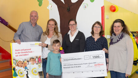 Erlös der Weihnachtstombola geht an die Katholische Grundschule Lindenbaum, Radevorm-wald 